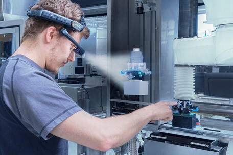 The Baumann service technician wears the data glasses for diagnostic options.